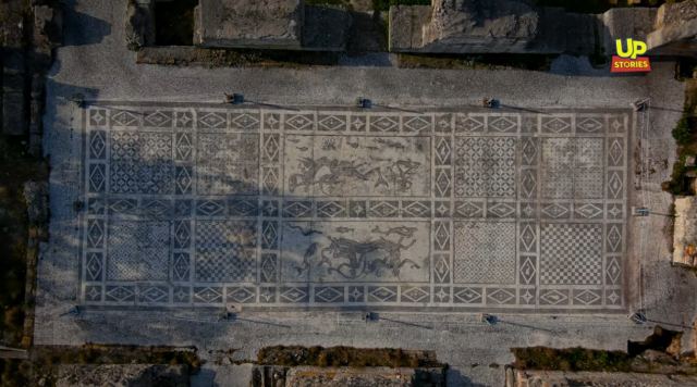 Ούτε στην Μύκονο, ούτε στην Σαντορίνη: Δείτε που βρίσκεται η ομορφότερη πισίνα - ΒΙΝΤΕΟ