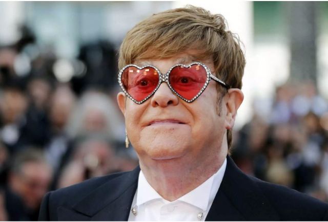 Έλτον Τζον: Φωτογραφία του σε αναπηρικό αμαξίδια κάνει το γύρο του κόσμου