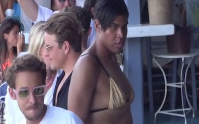 Μάτζικ Τζόνσον: Με τακούνια και μπικίνι στη Μύκονο ο γιος του