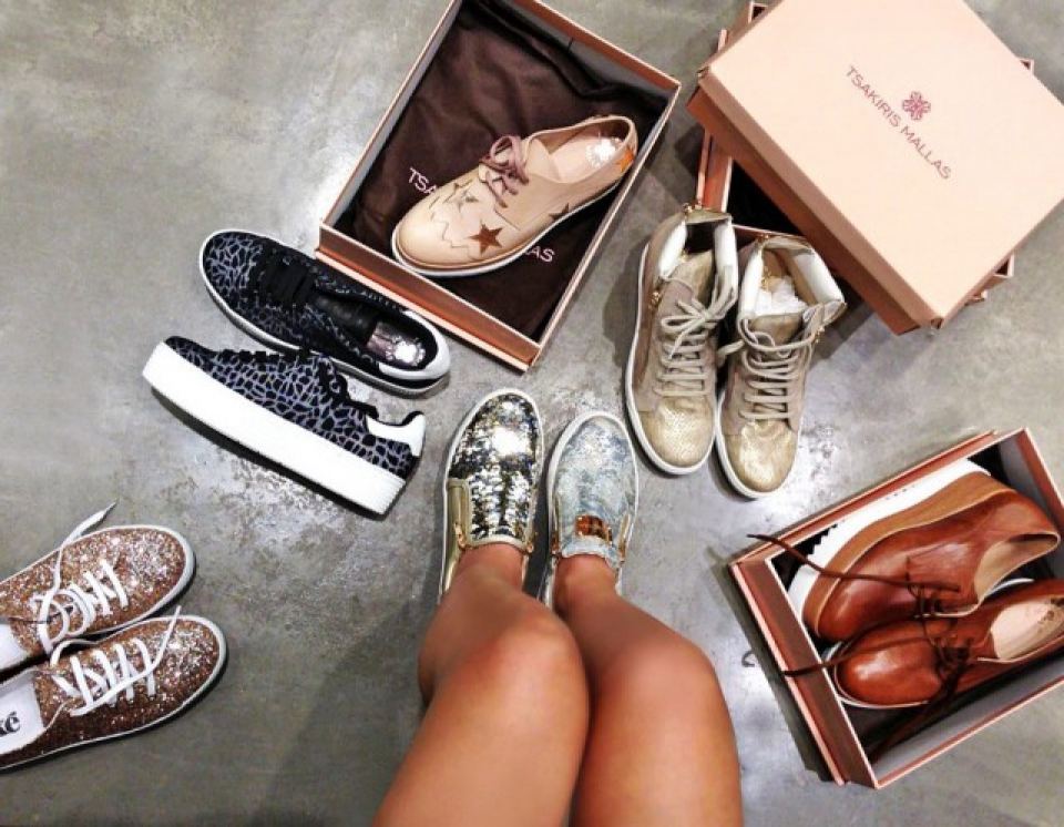 Πήγαμε για παπούτσια στο πολυκατάστημα ΠΟΛΙΤΙΚΟΣ και δοκιμάσαμε όλες τις νέες τάσεις!