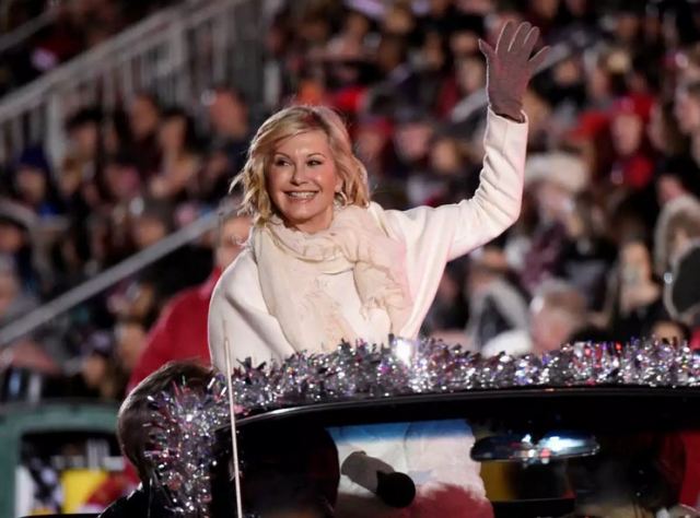 Olivia Newton-John: Το «Grease», το «Physical» και η περιπέτειά της με τον καρκίνο του μαστού