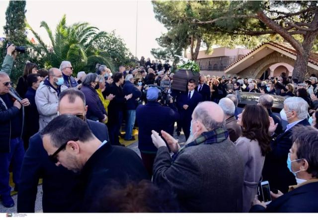 Νότης Μαυρουδής: Πλήθος κόσμου στην πολιτική κηδεία του σπουδαίου μουσικοσυνθέτη στο Χαλάνδρι