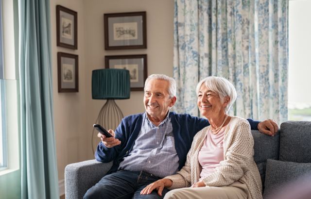 Οι πολλές ώρες μπροστά στην τηλεόραση αυξάνουν τον κίνδυνο μελλοντικής άνοιας - Τι ισχύει για υπολογιστές