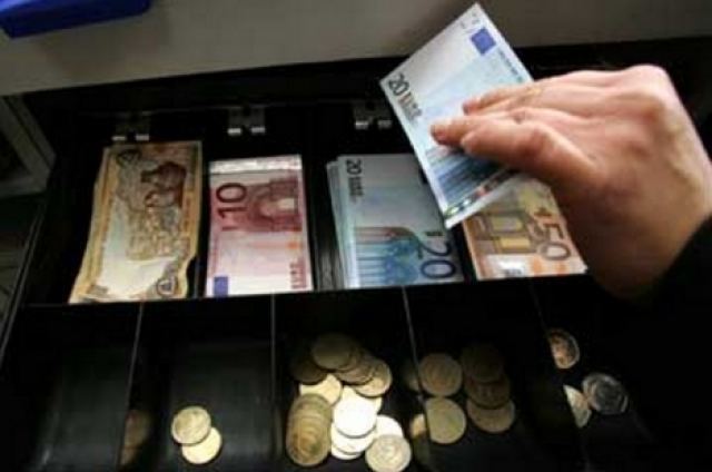 Λαμία: Τον έπιασαν με την ταμειακή στα χέρια