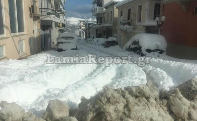 Αποκλεισμένοι και χωρίς ρεύμα στη Λοκρίδα
