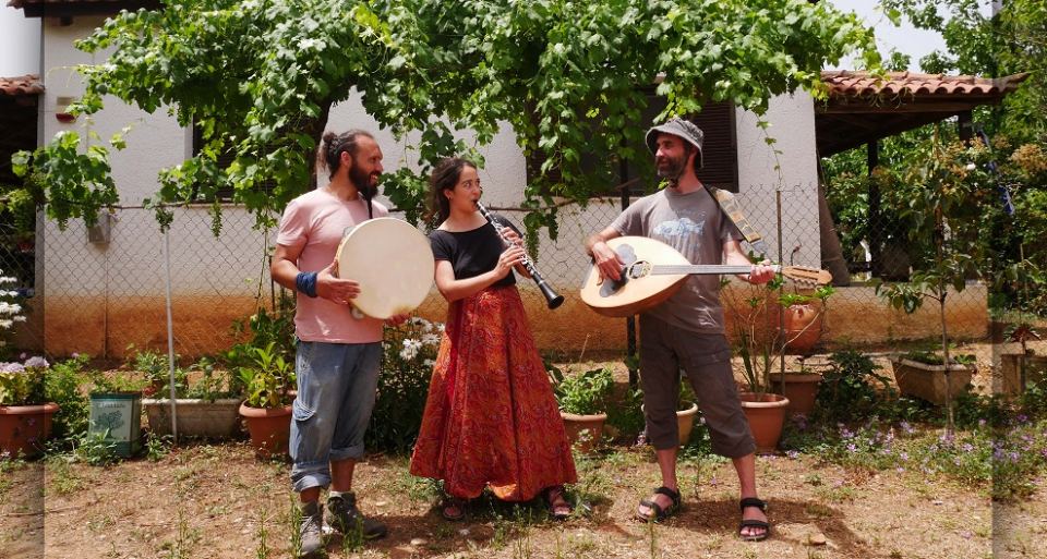 Απόκριες στη «Χώρα»: Συναυλία «Farra Trio» με ελεύθερη είσοδο