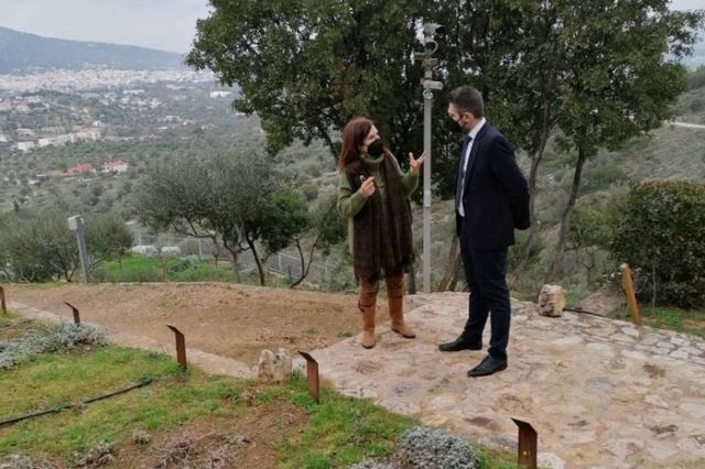 Ο Γιάννης Σαρακιώτης στις εγκαταστάσεις της καινοτόμου εταιρείας Symbeeosis