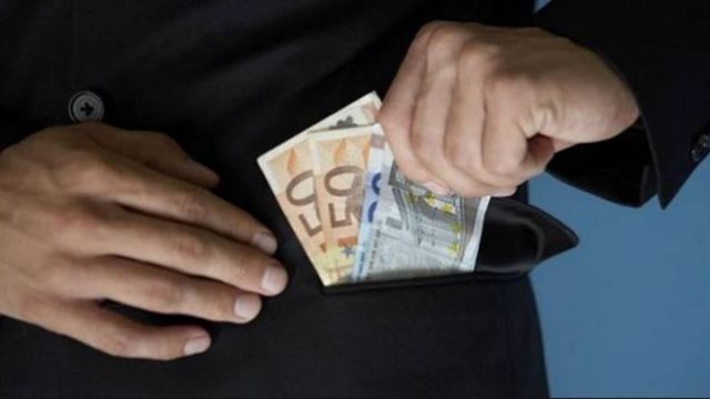 Προσοχή: Κυκλοφορεί απατεώνας στη Λαμία