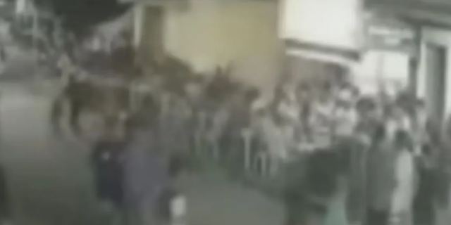 Βραζιλία: Η στιγμή της κατάρρευσης πινακίδας πάνω σε πλήθος - 4 νεκροί και 12 τραυματίες