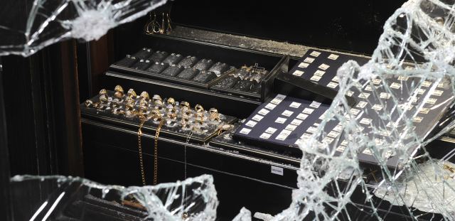 Μία συμμορία που κλέβει κοσμήματα σε όλο τον κόσμο