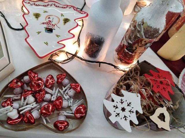 Συνεχίζεται και σήμερα το Χριστουγεννιάτικο παζάρι του Φιλοζωικού Φθιώτιδας