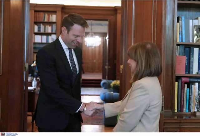 Ο Στέφανος Κασσελάκης έγινε δεκτός από τη Σακελλαροπούλου στο Προεδρικό Μέγαρο