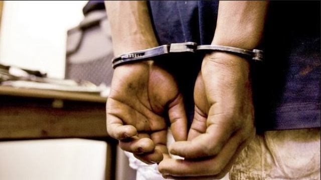 Χειροπέδες σε 34χρονο για ληστεία και κλοπές