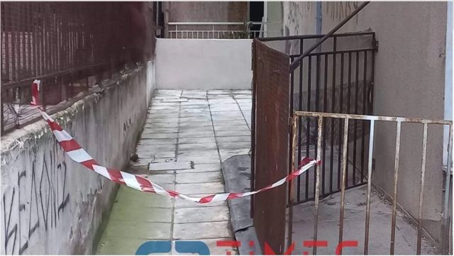 Θεσσαλονίκη: Νεκρή 27χρονη που έπεσε από πέμπτο όροφο διαμερίσματος - Βρέθηκε μέσα σε «λίμνη αίματος» φορώντας μόνο τα εσώρουχα