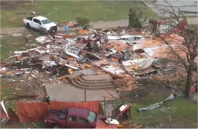 ΗΠΑ: 4 νεκροί και δεκάδες τραυματίες από ανεμοστρόβιλο στο Τέξας