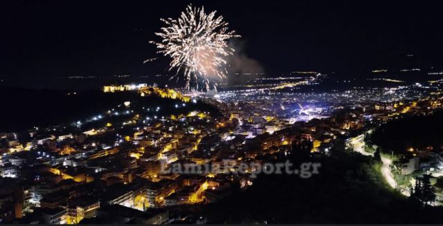 Λαμία: Πλημμύρισε με φως ο ουρανός της πόλης - Δείτε ΒΙΝΤΕΟ