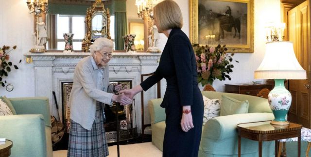 Η Λιζ Τρας διορίστηκε επίσημα νέα πρωθυπουργός του Ηνωμένου Βασιλείου