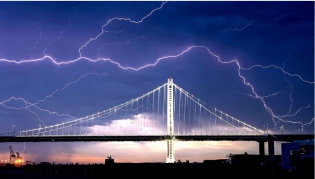 ΗΠΑ: Μια γυναίκα και τα δύο σκυλιά της σκοτώθηκαν από κεραυνό στην Καλιφόρνια