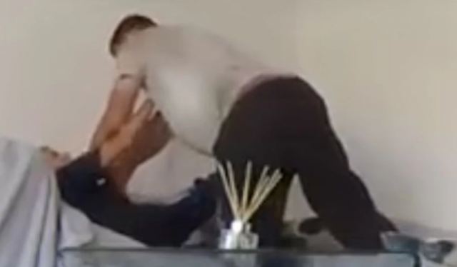 Βίντεο - σοκ με άντρα που αρπάζει τη σύντροφό του από τον λαιμό - «Θα πεθάνεις στα χέρια μου»