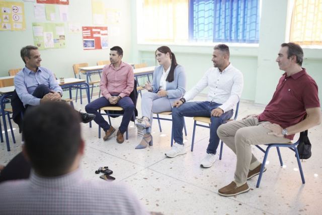 Μητσοτάκης σε νεοδιορισθέντες εκπαιδευτικούς: “Θέλουμε να διδάξουμε δεξιότητες και συμπεριφορές, όχι μόνο γνώση”