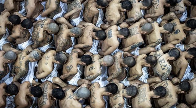 Ελ Σαλβαδόρ: Άλλοι 2.000 κρατούμενοι μετάγονται στη «μεγαλύτερη φυλακή της Αμερικής» - Φωτογραφίες και βίντεο