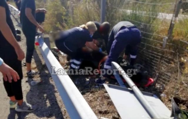 Σοβαρό τροχαίο με μηχανή - Έχασε τον έλεγχο στη στροφή - Δείτε εικόνες