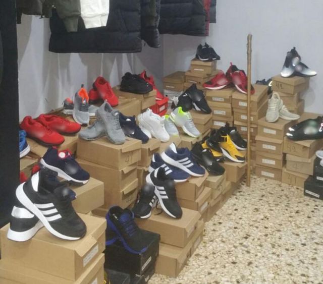 Πούλαγε «μαϊμού» προϊόντα στο μαγαζί της