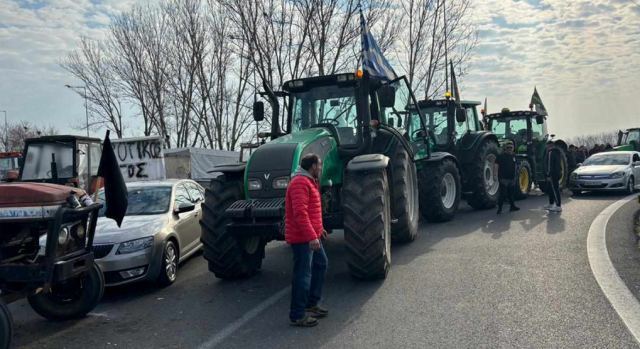 Κλείνει ο Ε65 από τους αγρότες