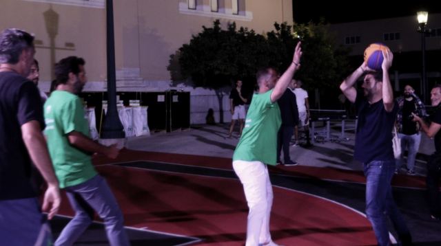 Νίκος Ανδρουλάκης: Τραυματίστηκε παίζοντας μπάσκετ – Πήγε στο νοσοκομείο για τις πρώτες βοήθειες