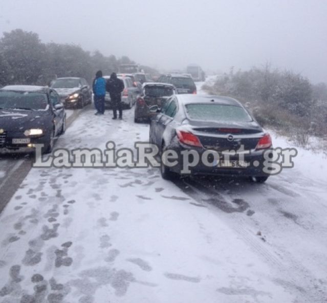 Φθιώτιδα: Εγκλωβίστηκαν οδηγοί - Που χρειάζονται αλυσίδες (ΦΩΤΟ)