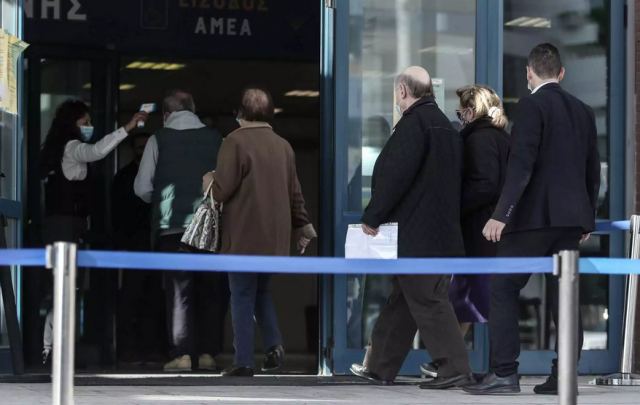 Οικονόμου για νέα μέτρα στους ανεμβολίαστους άνω των 60: Εδώ είμαστε να το συζητήσουμε