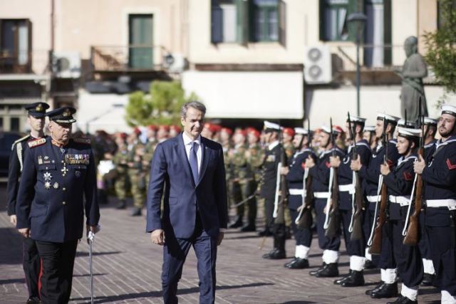 Στα Χανιά για την παρέλαση ο Κυριάκος Μητσοτάκης: Η χώρα μας πυλώνας σταθερότητας σε μια ταραγμένη γειτονιά