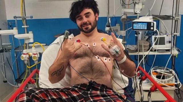 Έπαιζε PlayStation στο σαλόνι του και τον χτύπησε κεραυνός - Οι φωτογραφίες από το νοσοκομείο