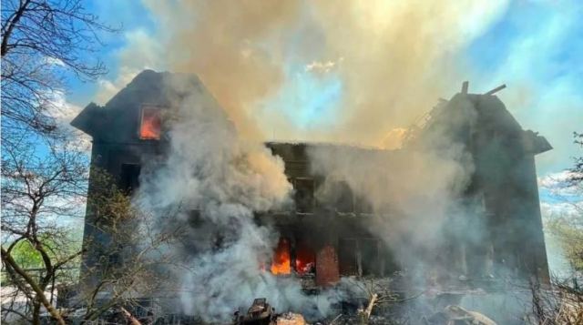 Πόλεμος στην Ουκρανία: Παρανάλωμα του πυρός ένα από τα πιο εντυπωσιακά και ιστορικά κτίρια