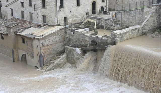 Ιταλία: 10 νεκροί, 50 τραυματίες - Εικόνες αποκάλυψης από την κακοκαιρία