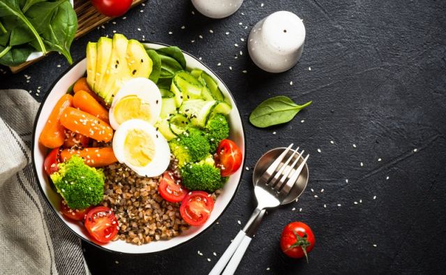 Τροφές που καταπολεμούν τη δυσκοιλιότητα και καθαρίζουν άμεσα το έντερο