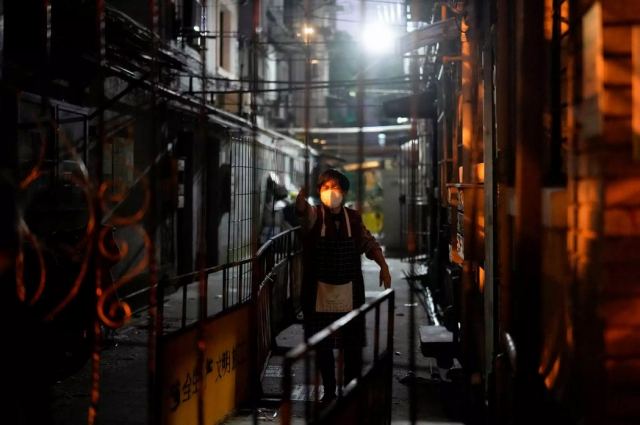 Κίνα: H Σανγκάη σιγά – σιγά βγαίνει από το σκληρό lockdown και μπαίνει το Πεκίνο