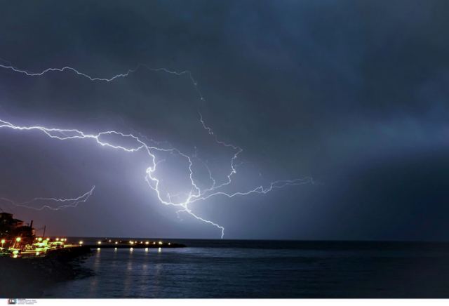 Καιρός: Έκτακτο δελτίο – Έρχονται βροχές, καταιγίδες και χαλάζι