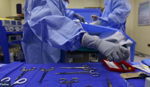 Αγοράκι γεννήθηκε με δύο πέη: Οι γιατροί του ακρωτηρίασαν το πιο μεγάλο