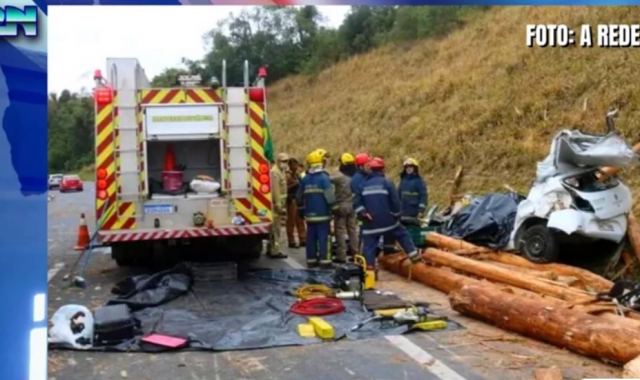 Βραζιλία: Κορμοί δέντρων που έπεσαν από νταλίκα συνέθλιψαν αυτοκίνητο - Τέσσερις νεκροί