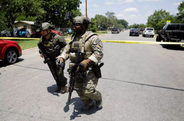 Τέξας: Μετά το μακελειό με 21 νεκρούς σε σχολείο, πολιτικοί προτείνουν ξανά να… έχουν όπλα και οι δάσκαλοι