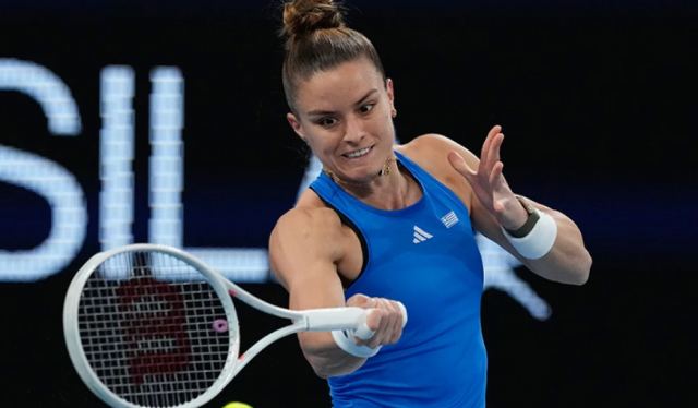 Ασταμάτητη η Μαρία Σάκκαρη νίκησε άνετα την Αντζελίκ Κέρμπερ και η Ελλάδα έκανε το 1-0 επί της Γερμανίας στο United Cup