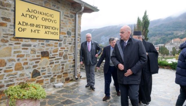 Λαχτάρα για το Νίκο Δένδια στο Άγιο Όρος: Είχε λιποθυμικό επεισόδιο