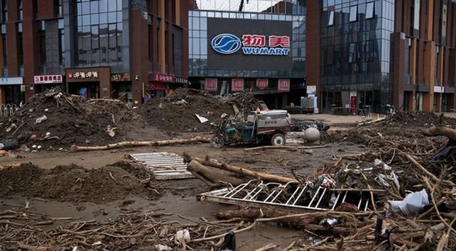 Στο έλεος της κακοκαιρίας η Κίνα: Το Χονγκ Κονγκ πλήττεται από τις χειρότερες βροχοπτώσεις των τελευταίων σχεδόν 140 ετών