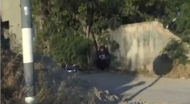 Δυτική Όχθη: Η στιγμή που η δημοσιογράφος του Al Jazeera πέφτει νεκρή από σφαίρα στο πρόσωπο