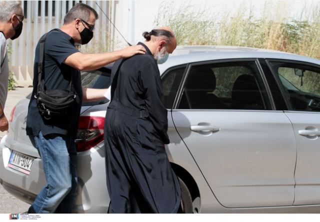 Αγρίνιο: Δεν έχει τεθεί σε αργία ο ιερέας που καταδικάστηκε για βιασμό – Οι αποκαλυπτικοί διάλογοι στη δίκη του