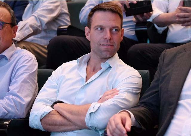 Η πρώτη μετωπική σύγκρουση του Στέφανου Κασσελάκη με την κυβέρνηση – Ανοικτά μέτωπα και στο εσωτερικό του ΣΥΡΙΖΑ