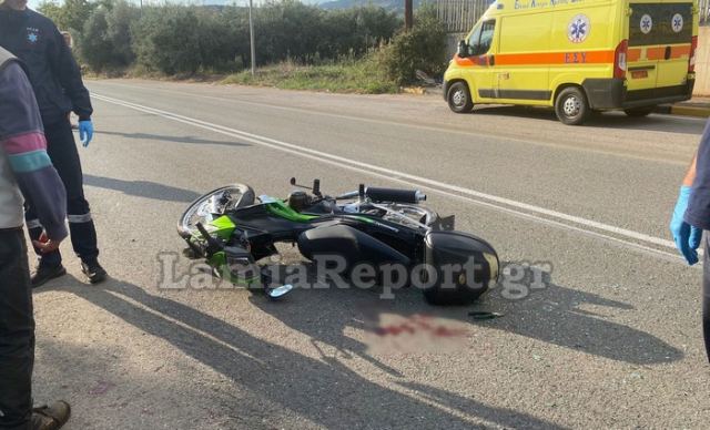 Φθιώτιδα: Μηχανάκι έπεσε στο πίσω μέρος αυτοκινήτου - Τον έσωσε το κράνος (ΒΙΝΤΕΟ)