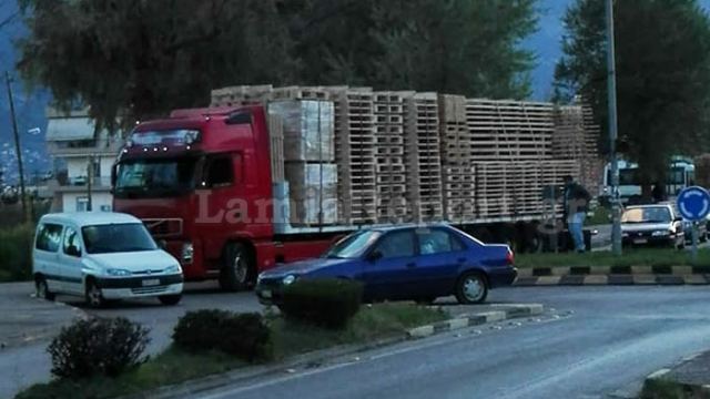 Λαμία: Επικό παρκάρισμα που σίγουρα δεν έχετε ξαναδεί !!!