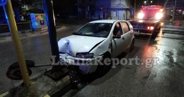 Λαμία: Έπεσε πάνω στην κολόνα τη νύχτα - ΦΩΤΟ